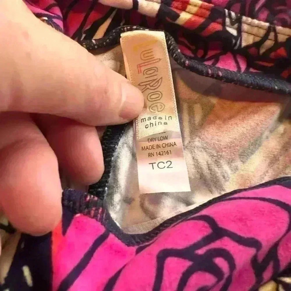 Lularoe TC2 Plus size rose leggings ..red, pink, cream,ivory,blue, white. NWOT - Picture 5 of 6
